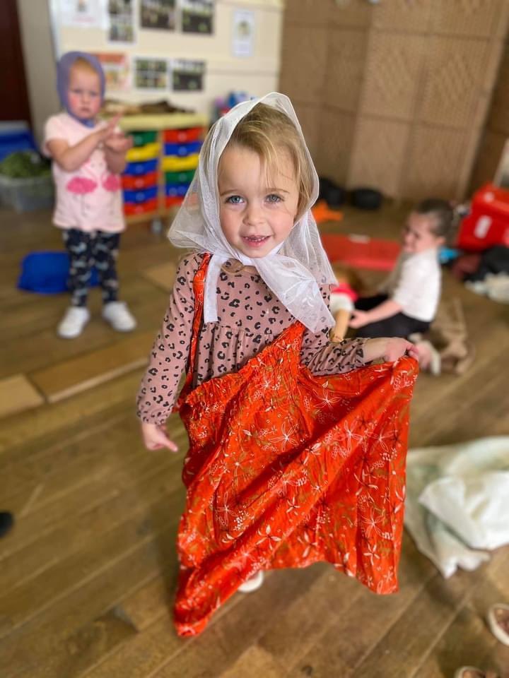 Who needs commercially produced, nasty nylon, dressing up outfits. A bag of assorted fabric frees their imagination and lets them get creative. Check out these designers in the making and their fabulous creations. 😍 #dressup #roleplay #imagination #authenticmaterials #TeamFCSS