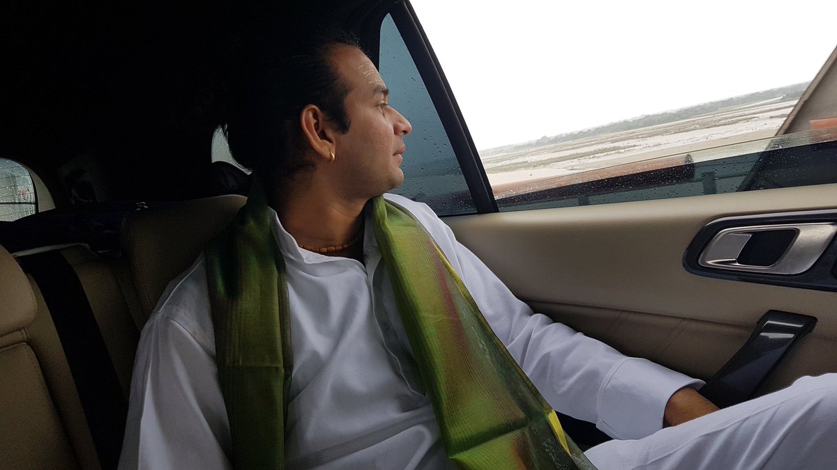 TejYadav14's tweet photo. माता जी श्���ीमति @RabriDeviRJD जी से आशीर्वाद लेकर हसनपुर विधानसभा क्षेत्र के लिए प्रस्थान किया।। https://t.co/DjOqrBK7LV