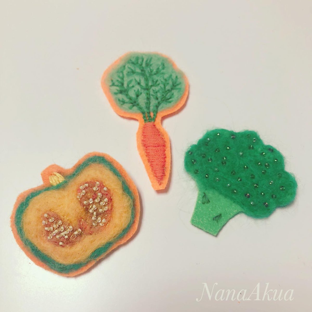 ナナアクヤ Nanaakua Twitter પર オーダーで久しぶりに作った野菜ブローチたち 刺繍と羊毛フェルトとビーズなどを組み合わせて作ってます もう少ししたらネットストアにも載せられるかな Needlefelting Felting Embroidery Beading 羊毛フェルト 刺繍 ナナアクヤ Nanaakua Twitter પર オーダーで久しぶりに作った野菜ブローチたち 刺繍と羊毛フェルトとビーズなどを組み合わせて作ってます もう少ししたらネットストアにも載せられるかな Needlefelting Felting Embroidery Beading 羊毛フェルト 刺繍