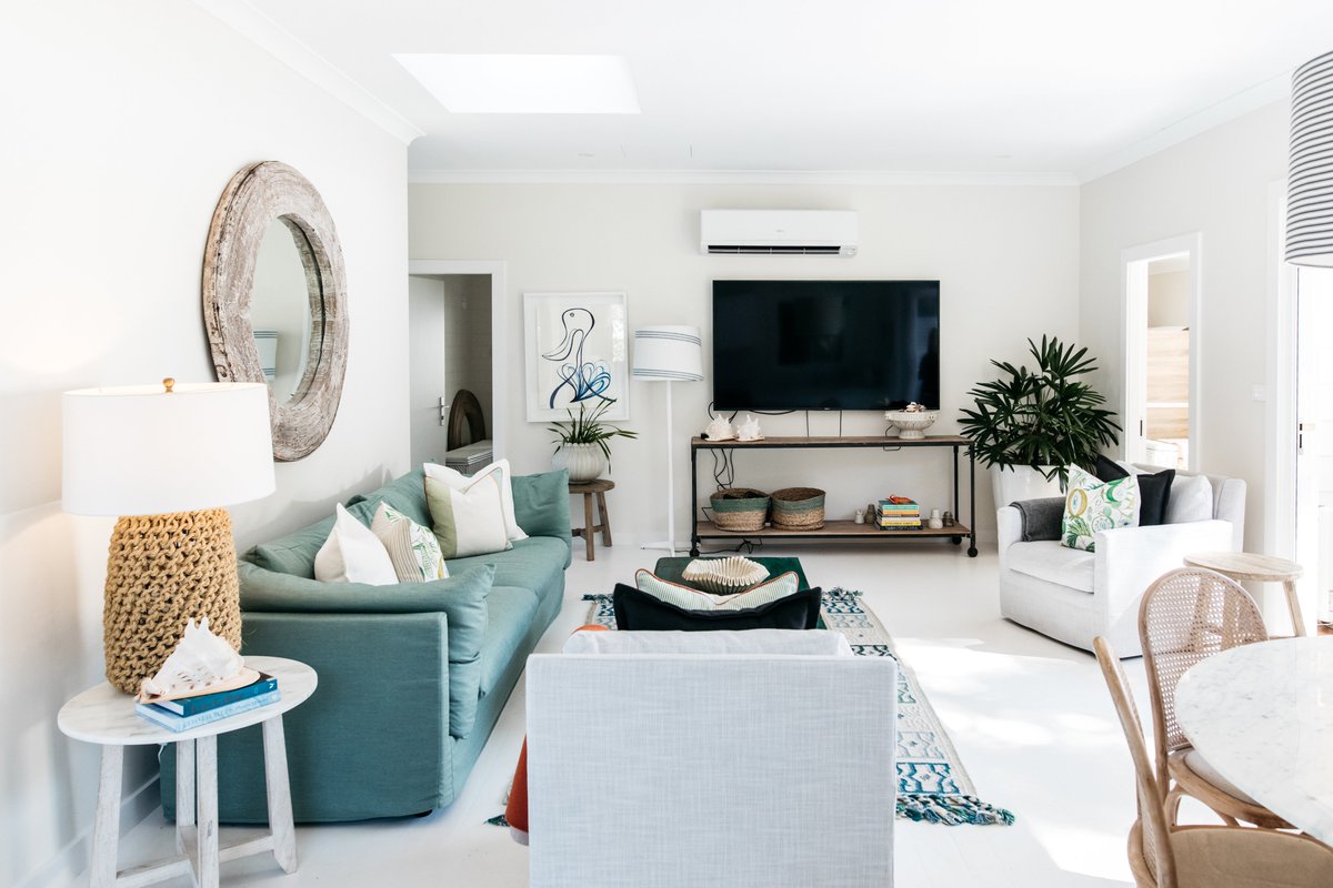 Boathouse_Group's tweet photo. Introducing The Patonga Cottage! Located next to the Hotel, the Cottage is a four bedroom house that can accommodate up to 10 guests. Includes kitchen, open plan living, large timber deck, outdoor dining area + lawn, a swimming pool and water views.⁠

https://t.co/IxdYtHs08k https://t.co/jkj7obvoH8