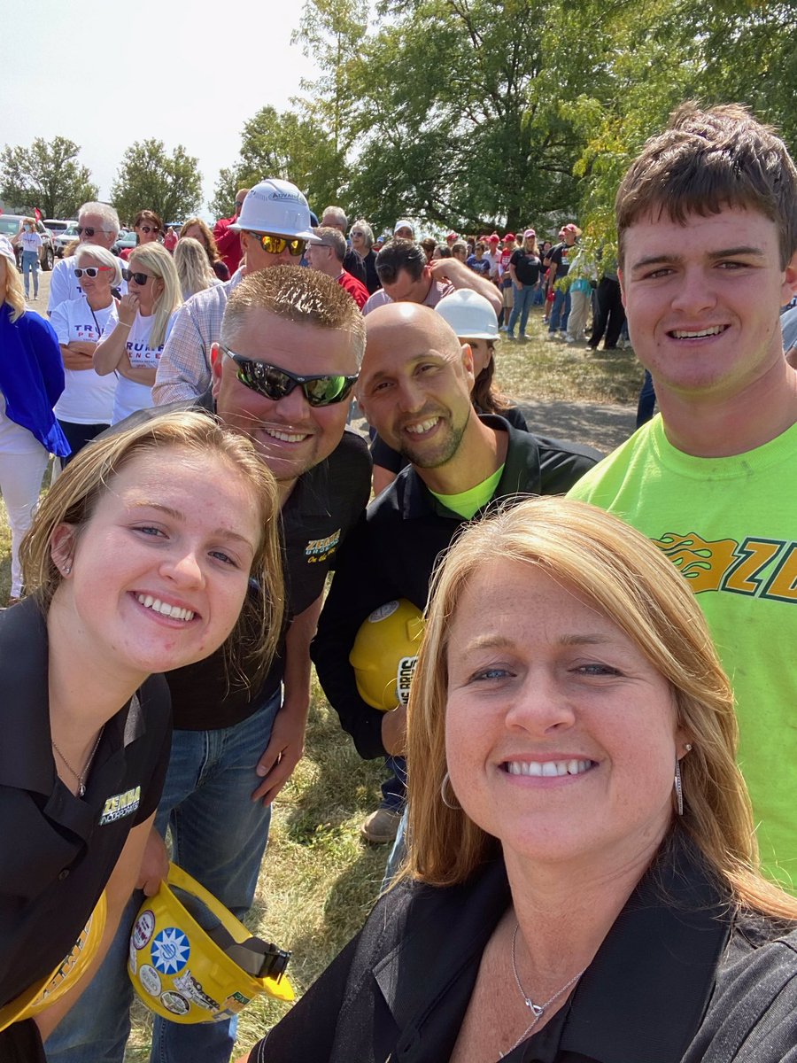 BerntsonBethany's tweet photo. American workers love @realDonaldTrump!
Thank you Mr President for addressing #WorkersForTrump in Dayton today!
#BuckeyeBattalion https://t.co/QdrV4DpGVw