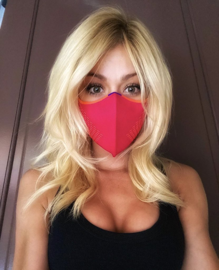 Samiqueen5's tweet photo. Kat in a mask 😍🔥💜everyone please make sure to wear a mask 😍 @Kat_McNamara https://t.co/sfOACZHBV8