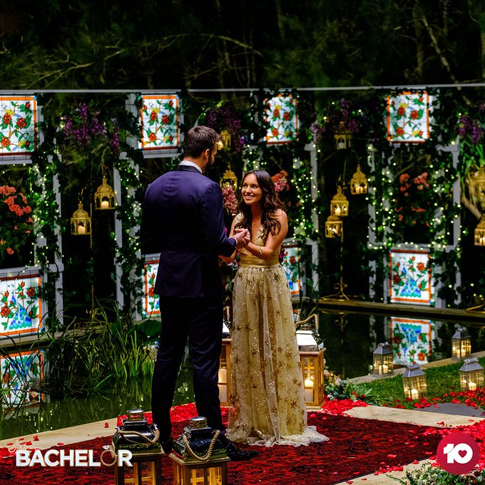 Topics tagged under thebachelorau on bachandbachettefans.net - Page 4 EifDI3rVkAARcE4