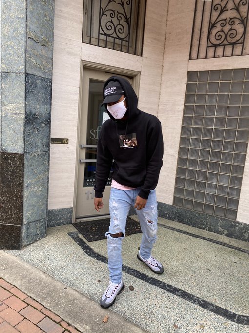 it&rsquo;s 2020 where you gotta wear mask 🤷🏽&zwj;♂️ https://t.co/E4gvbSqaCl<a href="/tag/tiktok"class="tags"><span>#tiktok</span></a>