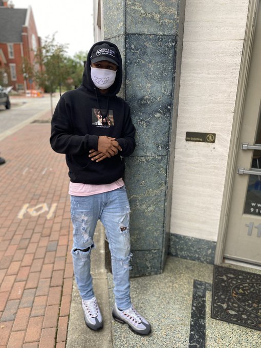 it&rsquo;s 2020 where you gotta wear mask 🤷🏽&zwj;♂️ https://t.co/E4gvbSqaCl<a href="/tag/tiktok"class="tags"><span>#tiktok</span></a>