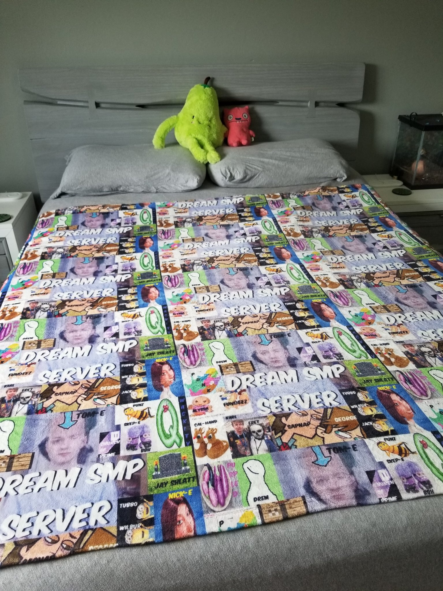 Samantha Gibbs On Twitter I Love My Dream Smp Blanket Honkkarl Dreamsmp Minecraft Dreamsmpmerch Https T Co Vmdgdxhh23 Twitter