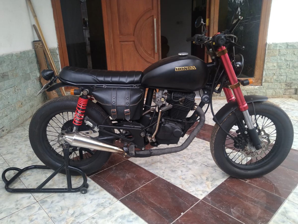 MemeComic_CLD's tweet photo. Permisi, admin mau endorse motor pribadi. siapa tau ketemu jodohnya disini

Honda Tiger 200cc tahun 2004 custom Japstyle auto ganteng

SS Lengkap
Motor nominus
cuma pajak aja off sebulan
plat B bekasi.

spesifikasi lengkap atau tanya tanya bisa DM admin ya. terimakasih waktunya https://t.co/OzAxBLNp9W