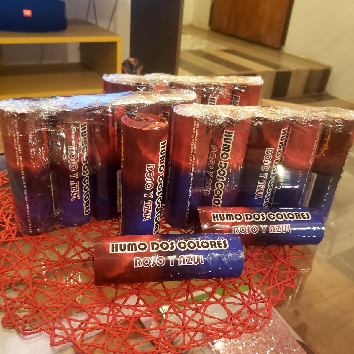 maxifuegos's tweet photo. Preparando los pedidos para enviar mañana al interior y todo el pais! 0992630871 https://t.co/QGCd5iM4eK