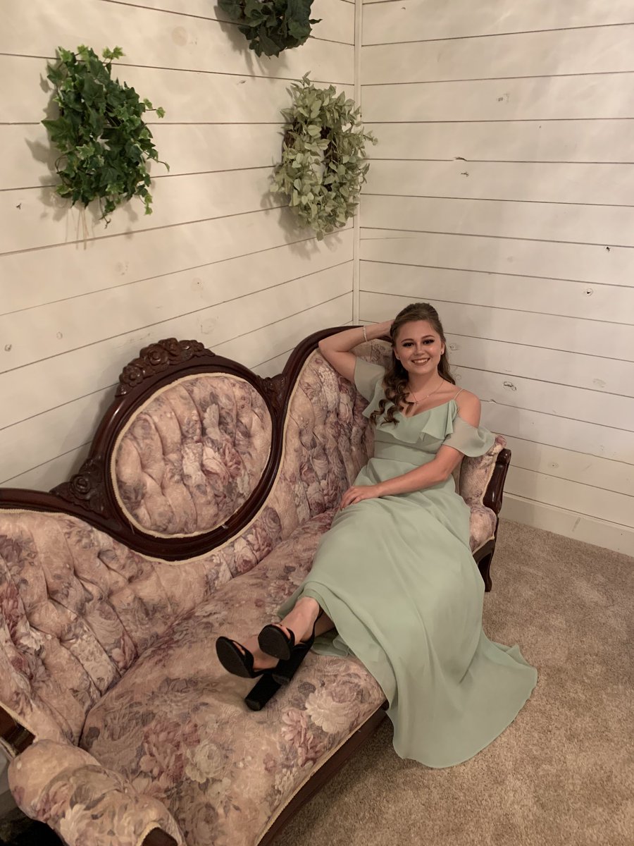 swanesome75's tweet photo. HMU for all your wedding date needs🥂 https://t.co/mlwBgTZtFb