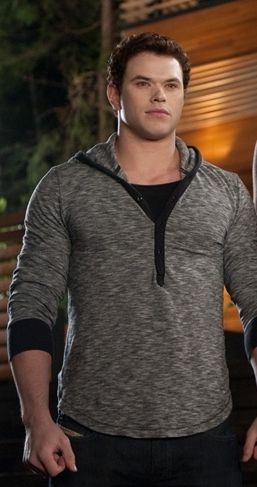 #MCM to my husband <a href="/StrongstCullen/">Emmett</a>.