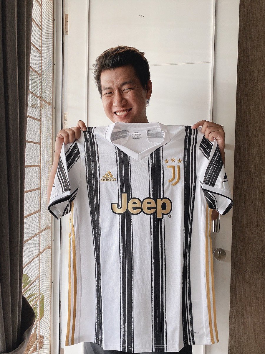 Gokil bini gue ngasih ini di HUT Pernikahan 😛