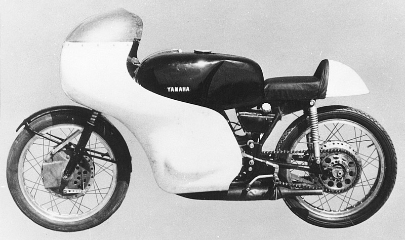 RacersSugo's tweet photo. ヤマハ最初期のワークスGP250車、RD48ですね。ヤマハは並列2気筒レイアウトを選んでいました。
@wxatgp500 #RD48 #yamaha #GP250 #ヤマハ https://t.co/u0erPqT3t2