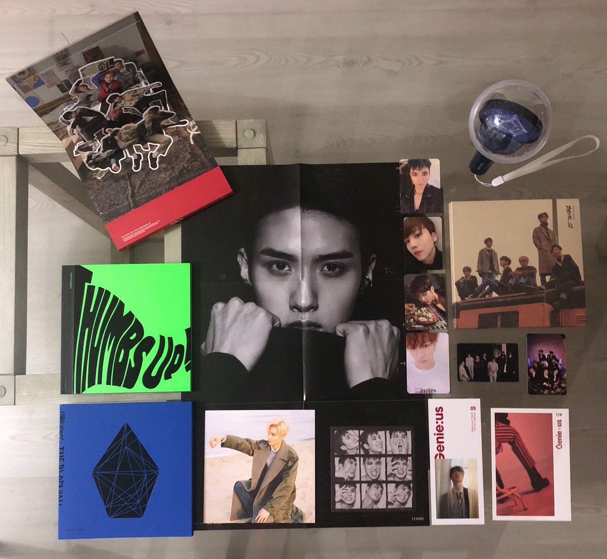 my albums and unibong arrived today so here are som pics of them and the random photocards and extras I got