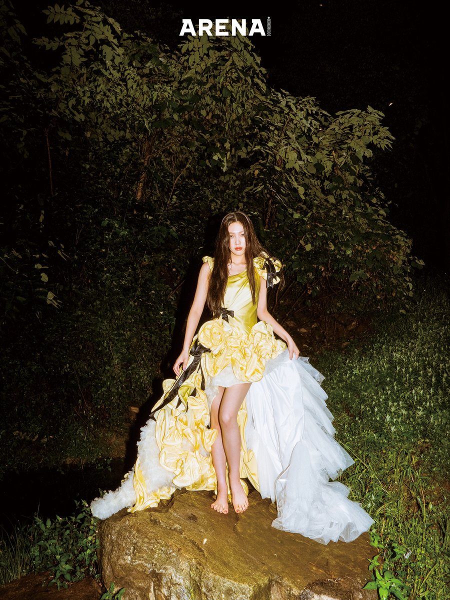 arenahommeplus's tweet photo. 밤의 숲에서 ‘#조이 를 찾는 모험’이라는 콘셉트로 진행된 #아레나 10월호 화보를 공개합니다. “스스로를 사랑하려고 노력하고, 그런 지금이 제일 행복하다”는 답변을 남긴 조이의 인터뷰와 화보는 <아레나> 10월호에서 확인해보세요! @RVsmtown #joy #레드벨벳 #redvelvet #아레나코리아 #arenakorea https://t.co/QAA6k1iECZ