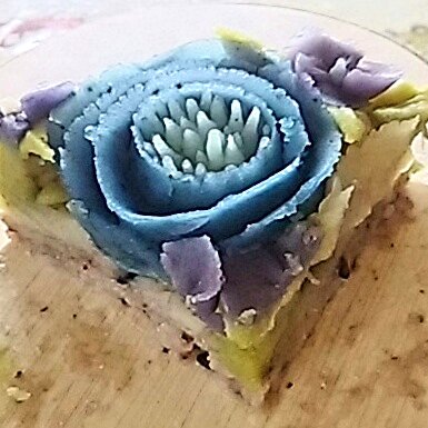 きょうこ お彼岸なのでおはぎを食べました 服部製糖所様の花輝 高秋 おはぎ だけど 餡 お花の部分 はとても滑らかでゆるい練りきりみたいな感じ 上品な甘さで ニルギリとかヌワラエリアと一緒に食べても良いかも 私は玄米茶でした T きょうこ お彼岸なのでおはぎを食べました 服部製糖所様の花輝 高秋 おはぎ だけど 餡 お花の部分 はとても滑らかでゆるい練りきりみたいな感じ 上品な甘さで ニルギリとかヌワラエリアと一緒に食べても良いかも 私は玄米茶でした T