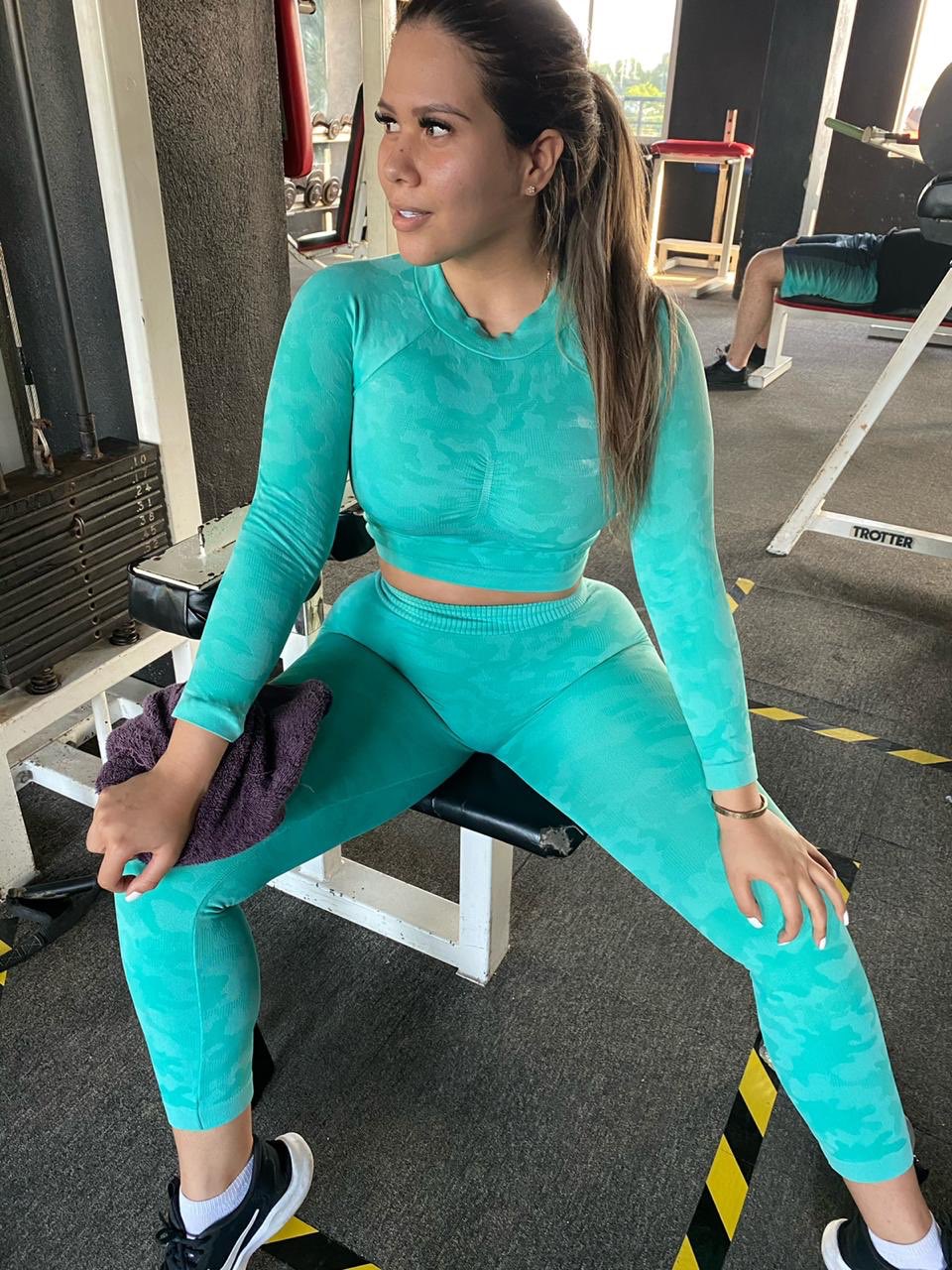 TW Pornstars - 2 pic. Desiree Gonzalez. Twitter. ¿Les gusta el color