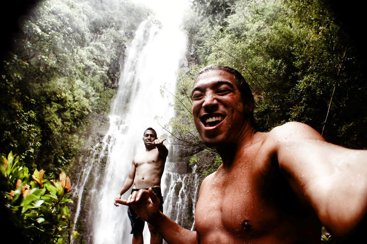 Jordantmusic's tweet image. East side waterfall vibes!🌊🌊  #mauiNoKaOi #austronesian
