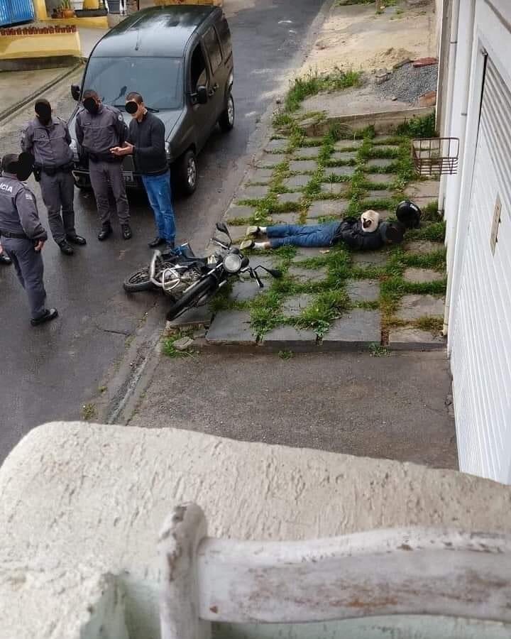 hygorte's tweet photo. Ele está imobilizado seu puliça, pode levar. https://t.co/drKDWHaMFQ