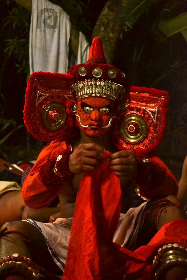 This unique dance form is a synthesis of ritual, dance, vocal and instrumental music, painting, sculpture and also literature and is performed to worship Hindu Goddess Kali for which it is also known as Kaliyattam, the theyyam dance is often performed by men