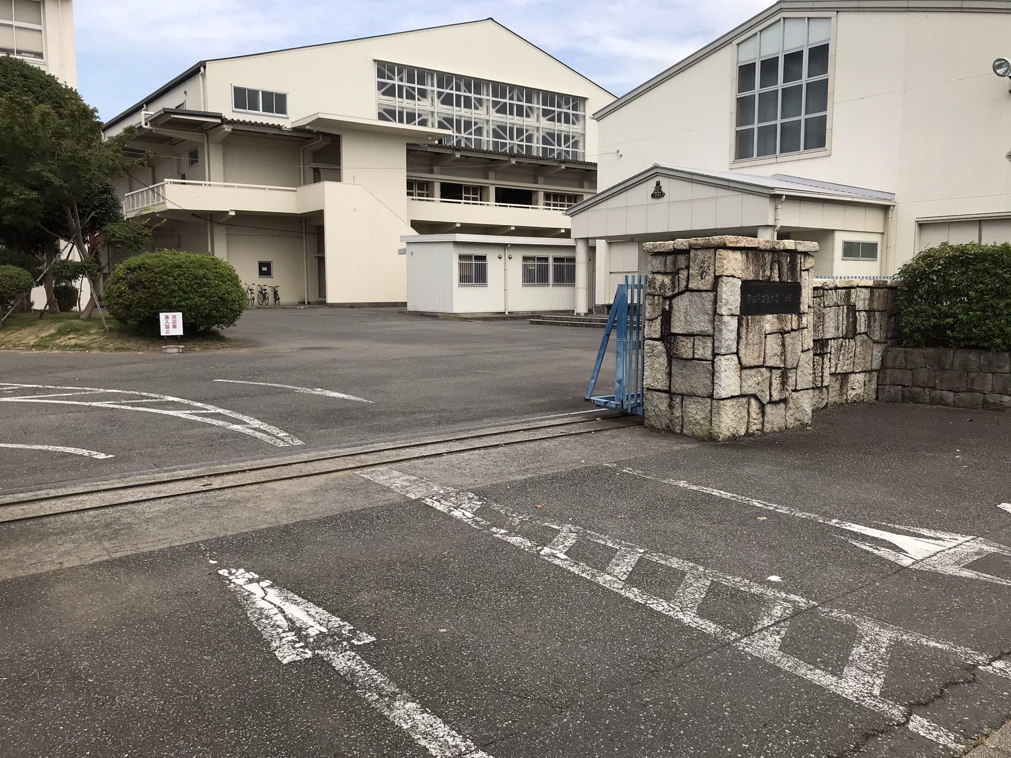 Rimanoe 本垢 ちはやふるの富士崎高校のモデルになっている富士高校 劇中に出てくる竪堀駅 本当に普通の住宅街なのでオタク以外の観光客はまず下車しないであろう駅w T Co 3p7xmwvcyp Twitter