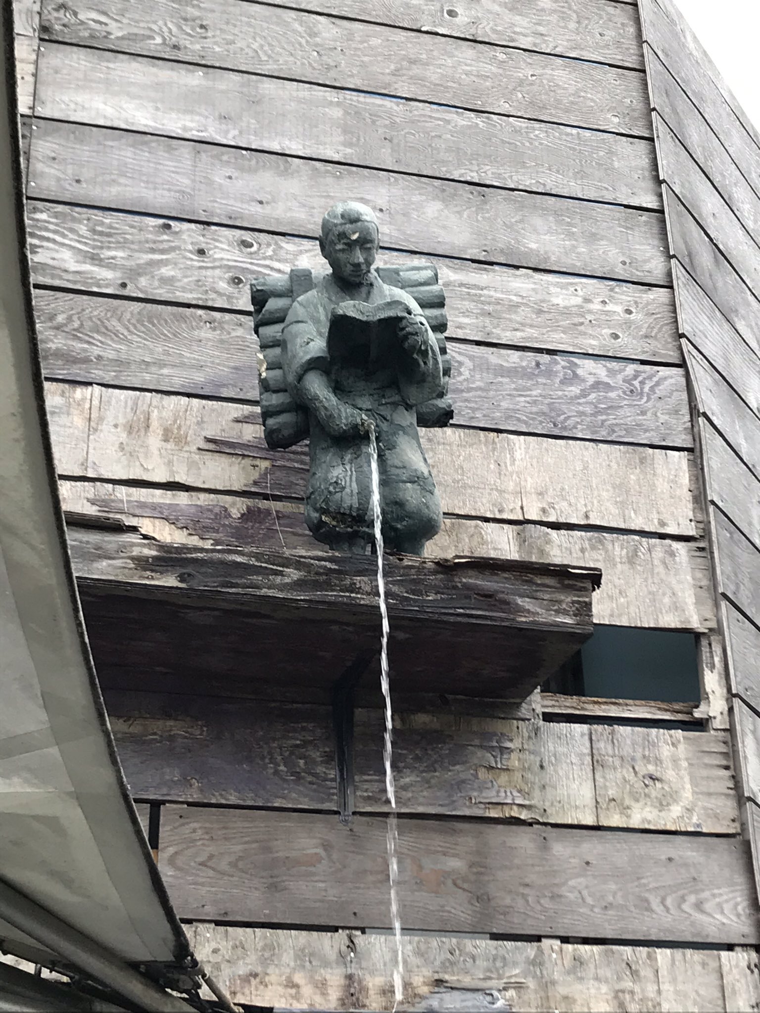 驚愕 あまりにマルチタスクな 二宮金次郎像 が伊豆で発見されるｗｗｗ えのげ