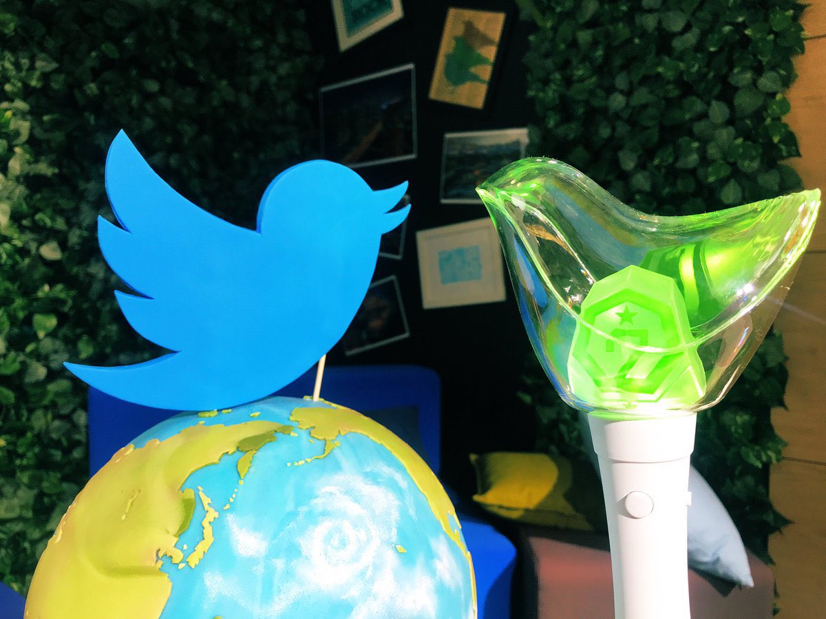 [GOT7’s Global Presence on Twitter]Since GOT7 debuted to now they have always had a very prominent fandom on social media. This thread will show their incredible history on Twitter. #GOT7  @GOT7Official