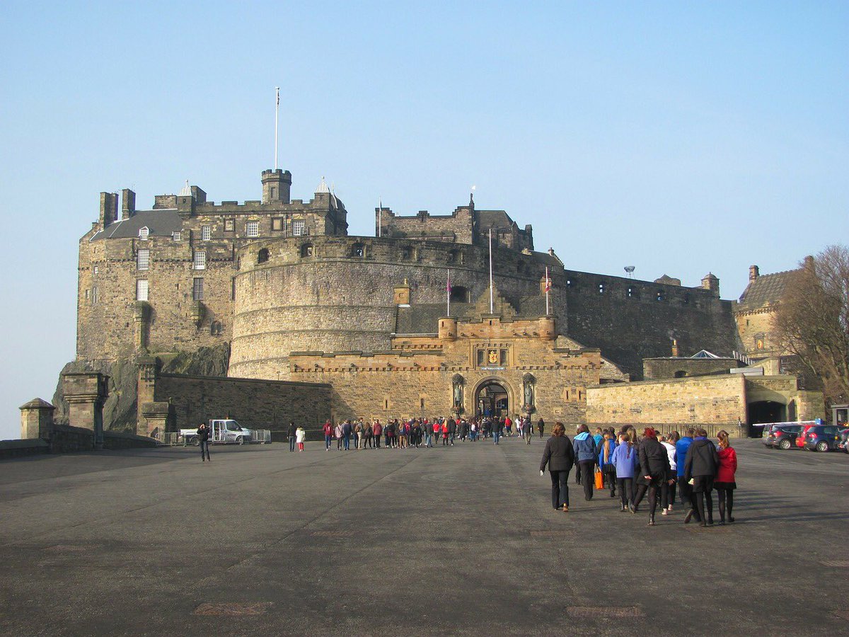 Scotland’s stunning capital Edinburgh is The Athens of the North #Edinburgh #Scotland #aroundtheworld #beautifulplaces #exploretheglobe #wanderlust #tourtheplanet #scotlandlover #explorescotland #exploreedinburgh #beautifulscotland #visitscotland #visitedinburgh