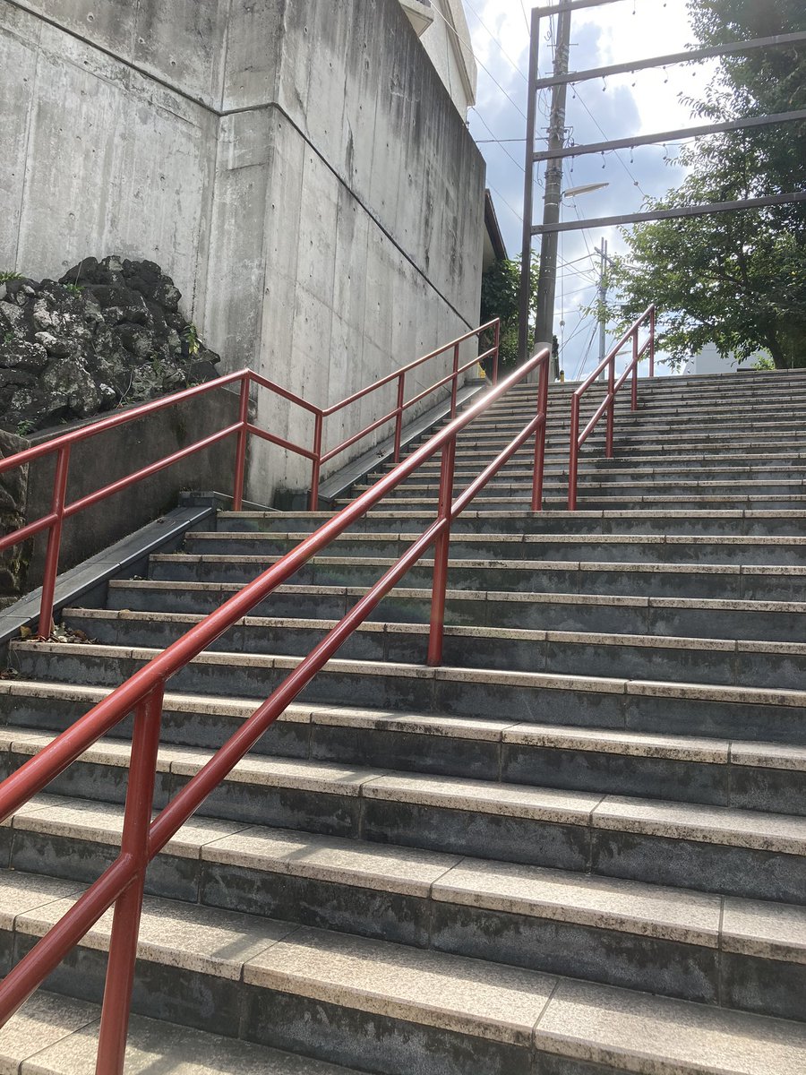 みつお 上野の西郷さん 階段 四谷の須賀神社 新海誠監督の映画 君の名は のラストシーンで主人公が会う階段です 気にいってます ちゃらぽこ散歩会 みつお 上野の西郷さん 階段 四谷の須賀神社 新海誠監督の映画 君の名は のラストシーンで主人公が会う階段です 気にいってます ちゃらぽこ散歩会