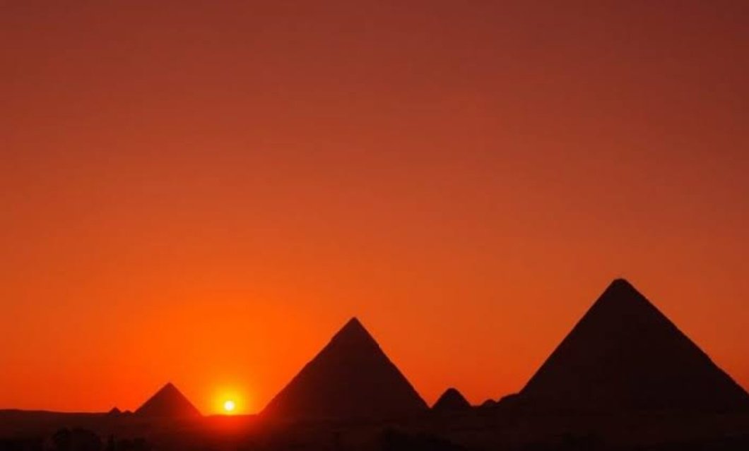  #Equinox Egypt  #archaeoastronomySunset between Khafre and Menkaure pyramids