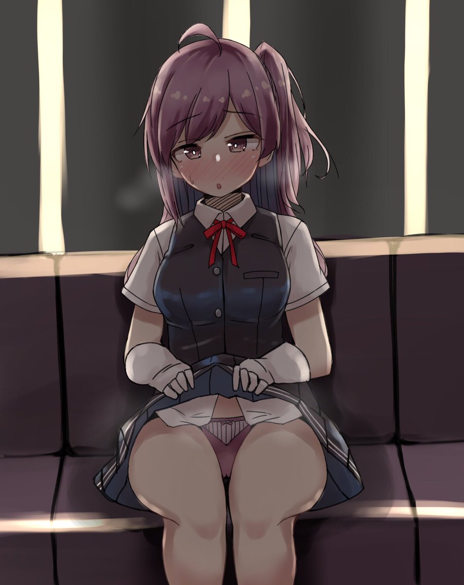萩風(艦これ) 「萩風ととある一室にて…
昔描いた構図のリベンジ終わり? 」|和澄けいのイラスト