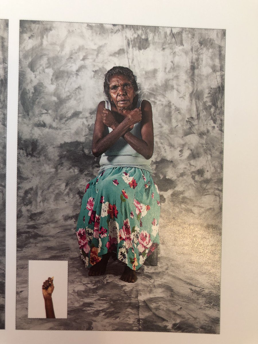 juliepower's tweet image. Happy to receive the beautiful handbook on Yolngu sign language #AusIndigLanguag #FirstLangAU #IndigenousTweet
Starting w happy sign ... @AIATSIS