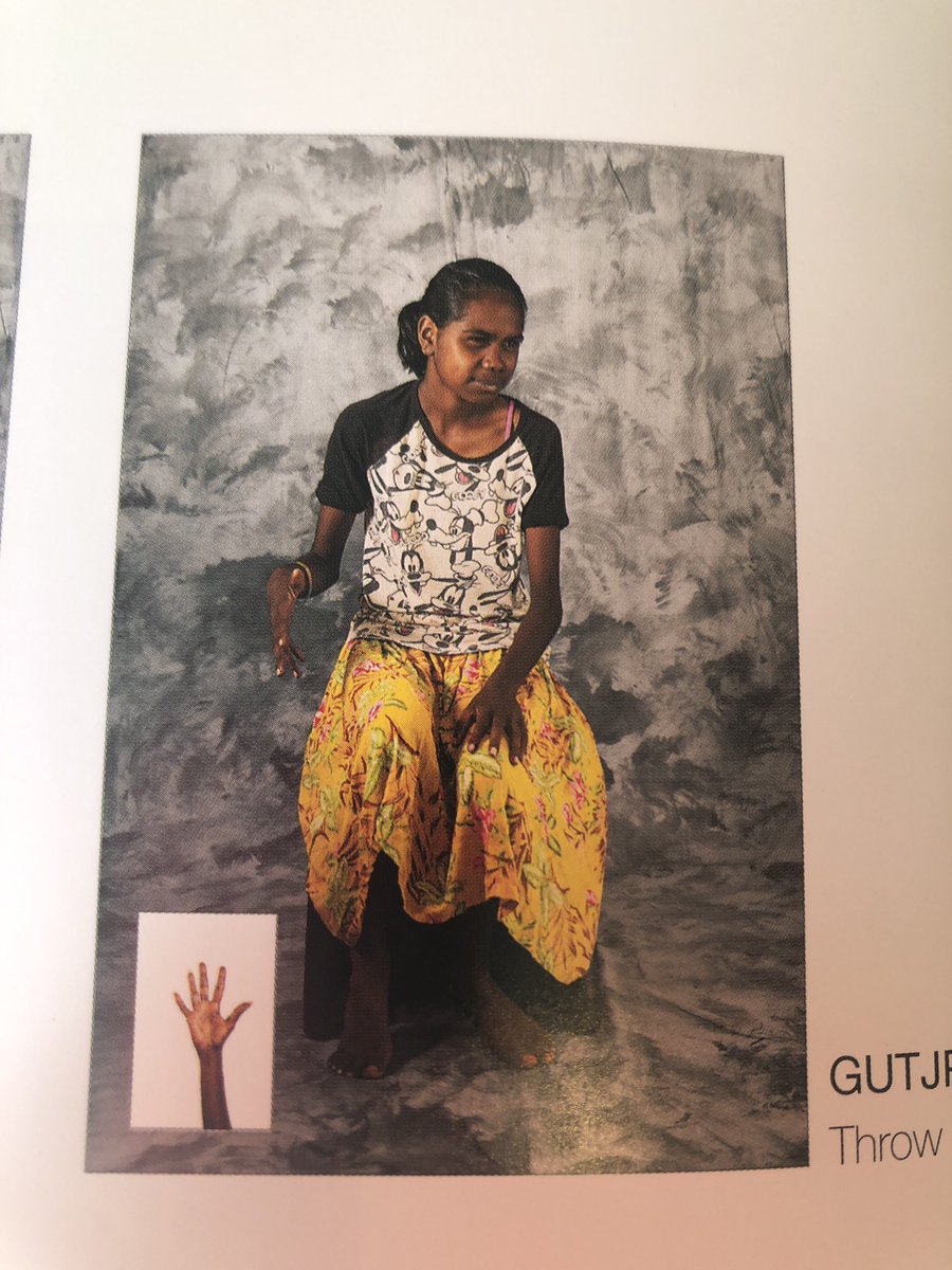 juliepower's tweet image. Happy to receive the beautiful handbook on Yolngu sign language #AusIndigLanguag #FirstLangAU #IndigenousTweet
Starting w happy sign ... @AIATSIS