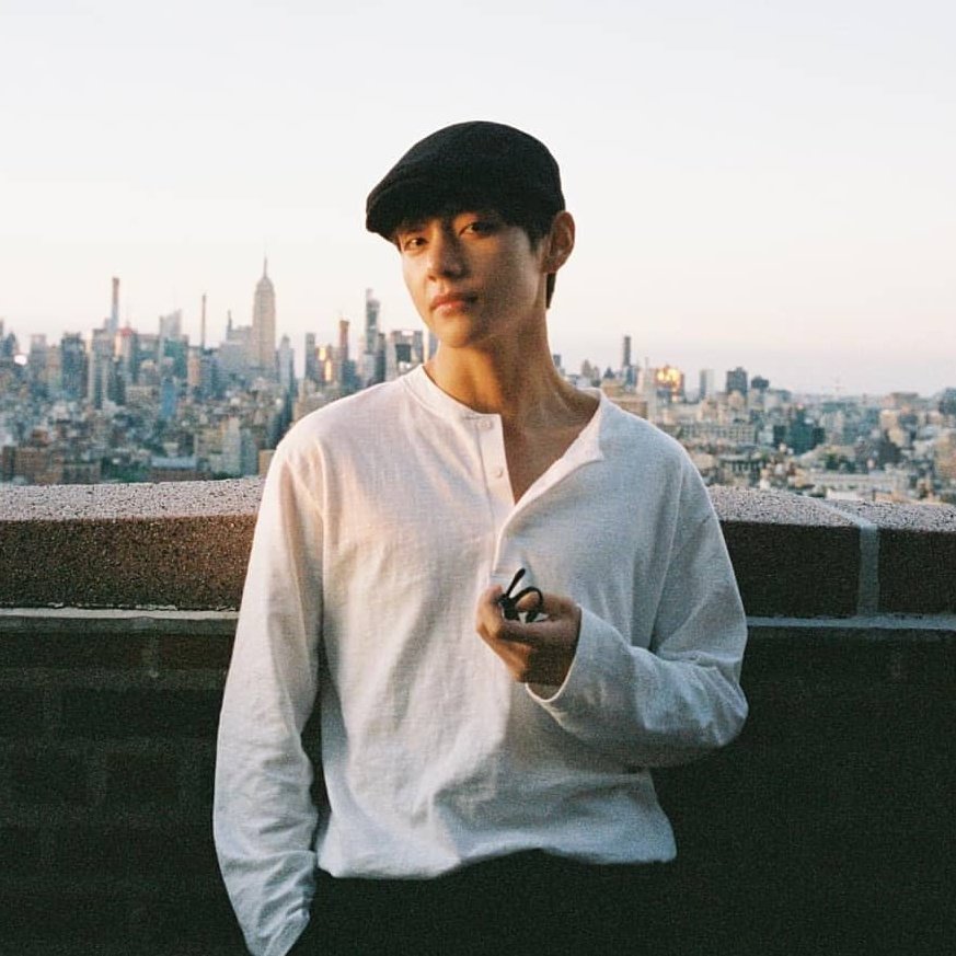 And at the end of the day, he's just a simple guy who gives you time & effort just to date you.  That's how he loves us, ARMYs! — end of thread — #KimTaehyung  @BTS_twt