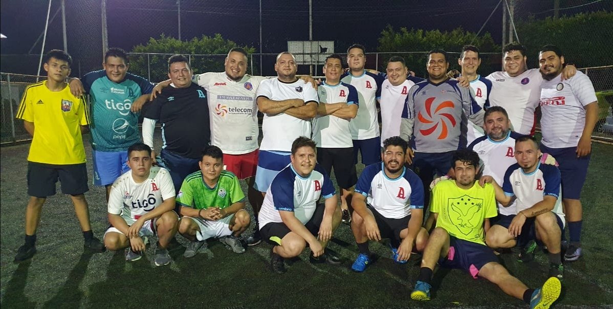 #NochesDeFutbolYAmigos⚽🍻
<a href="/shambawamba/">shambawamba</a> <a href="/skybluearchila/">🅰️rchi.</a> <a href="/maeral/">Mario Aleman</a> <a href="/AleMendez4M/">Alejandro Mendez</a> <a href="/jaimeabdul1/">Jaime Aleman</a> <a href="/joelmoreno4m/">joelmoreno</a> <a href="/Sergioguerra08/">PLAGA!</a> <a href="/El_Ayronman/">El Ayronman</a> <a href="/mario_c21/">Mario C. 21</a> <a href="/RedgardoEdgardo/">Edgardo Valladares</a> <a href="/SosaM_2/">Marvin Sosa</a> <a href="/karloslizack/">carlos lizama</a>