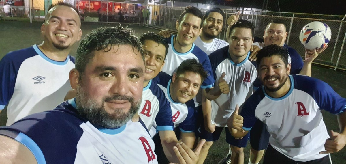 Noche de fútbol, el equipo ganador y ordenado!
<a href="/joelmoreno4m/">joelmoreno</a> <a href="/Sergioguerra08/">PLAGA!</a> <a href="/RedgardoEdgardo/">Edgardo Valladares</a> <a href="/shambawamba/">shambawamba</a> <a href="/skybluearchila/">🅰️rchi.</a> <a href="/SosaM_2/">Marvin Sosa</a> <a href="/David02sosa/">un tal albo</a> <a href="/AleMendez4M/">Alejandro Mendez</a>