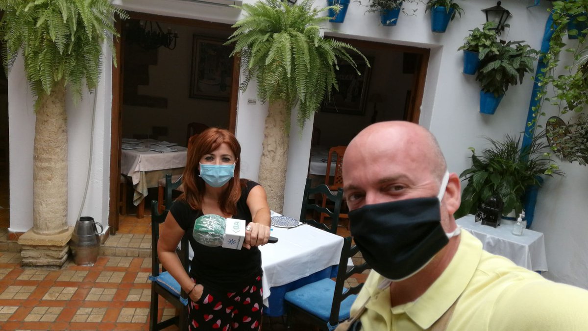 Paco Rosales nos cuenta en fotografías cómo le ha ido durante la visita de Andalucía Directo.
Les hemos presentado y elaborado un plato de esos que ya empiezan a apetecer: 'Garbanzos con rabo de toro y adefina'
#UniversoPuertaSevilla
#AndalucíaDirecto
#CórdobaEsp
#Gastronomía