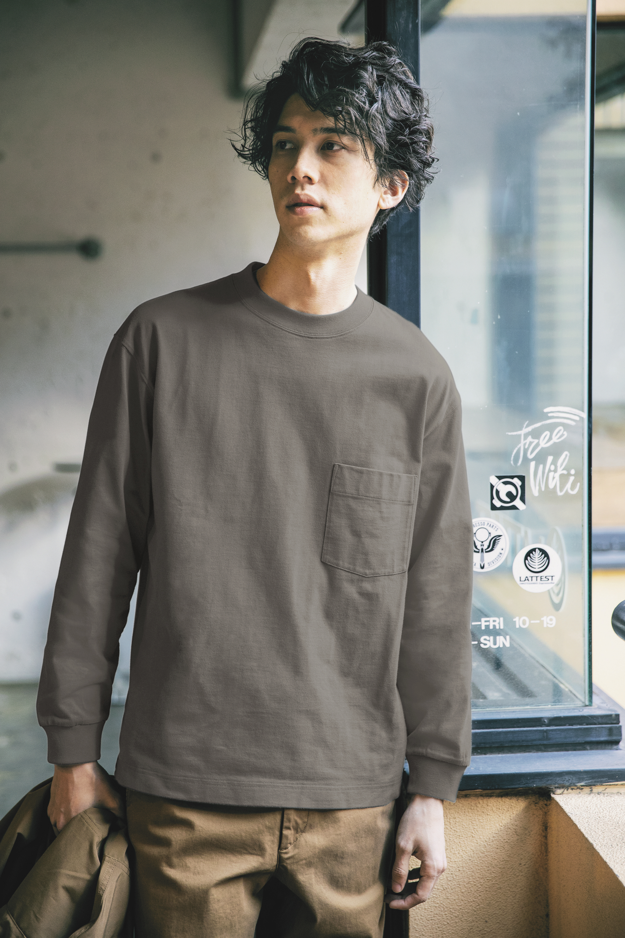 ユニクロ クルーネックtシャツ 易く 長袖