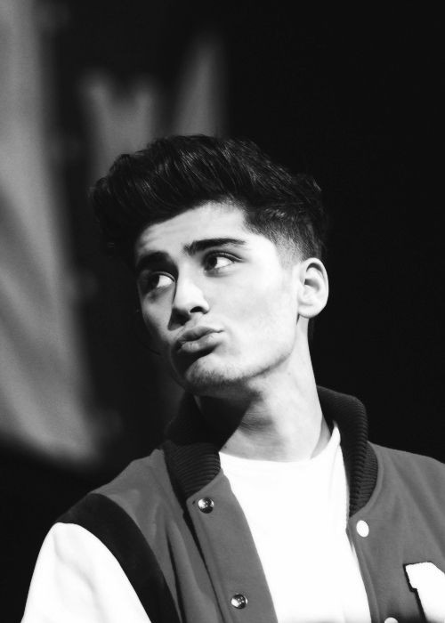 Zayn Malik Pouting a thread~  #ZaynPromoComp  #ZaynsMinions  #TeamFalls