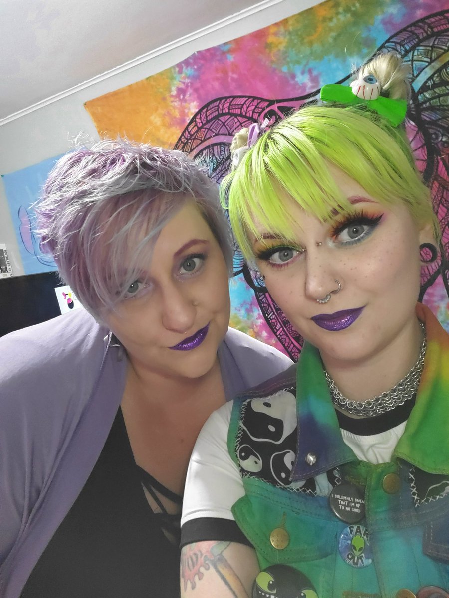 TrashBat666's tweet photo. I was dressed in hopes @ItsScarlettBobo  would mistake me for her daughter and take me away to the circus last night. #dragdrivein #vossevents https://t.co/AGwFT0q1AO