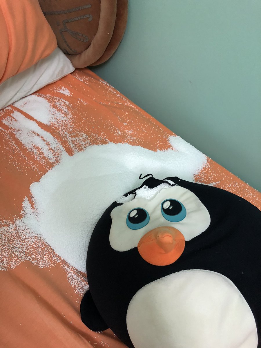 dessamoreno's tweet image. NUNCA em hipótese alguma nessa sua vida rasgue sem querer o seu FOM preferido antes de dormir por DIVERSOS motivos #devasted 2020 acaba logo!!!