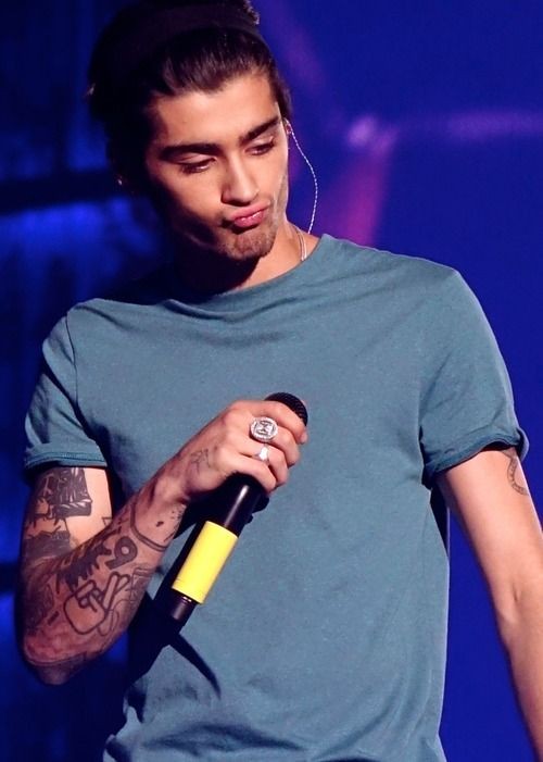 Zayn Malik Pouting a thread~  #ZaynPromoComp  #ZaynsMinions  #TeamFalls