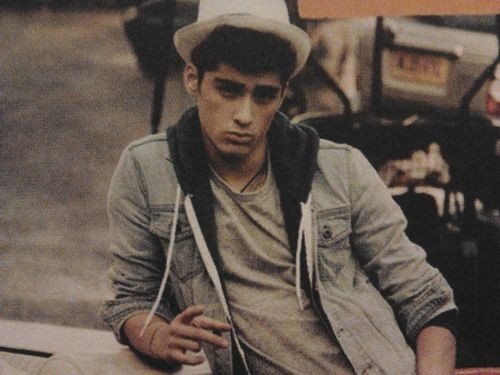 Zayn Malik Pouting a thread~  #ZaynPromoComp  #ZaynsMinions  #TeamFalls