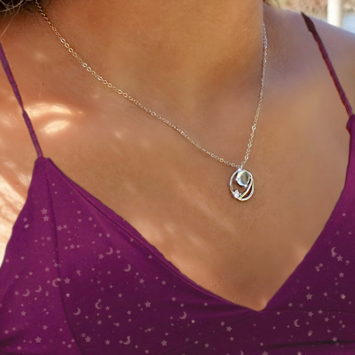 EmmysLook's tweet photo. 🌙 She decided to start living the life she imagined.

#moonstone #daintyjewelry #necklace #energy #emmyslook #power #womenempowerment #womensupportingwomen #girlpower  #gogirl #jewelryaddict #accessories #beauty https://t.co/dytHPxSVjC
