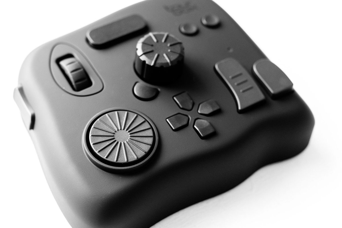 サタケシュンスケ イラストレーター 左手デバイス Tourbox を購入しました これできっとあらゆる作業が時短でき 空いた時間でもっとお仕事ができるので これはもう実質無料 T Co Ubkqhmqgal