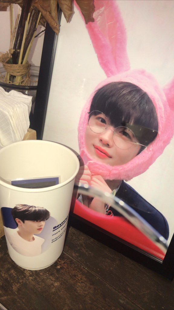 w__nguyn's tweet photo. Xinh xẻo quá ii 🥺🥺
Mở đầu 1 ngày bằng việc nhìn thấy và đón sinh nhật cùng Yohan như thế này làm mình có nhiều năng lượng hơn 😍 Chỉ mong ngày nào cũng như này thì tươi vui biết mấy ❤️
Thanks @fate_yh 😘
#요한이로_물드는_스물두번째_가을
#Happy_22nd_Birthday_Yohan https://t.co/pCQepuyZ2P