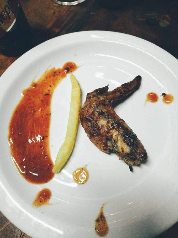 Siyabon72071629's tweet photo. Italian Restaurants be like :
Winge la Sopõ na Chipséy R450
@DJAnkletap @kandiskardash
#YMornings #Quarantweets https://t.co/YT6JT4PQHx
