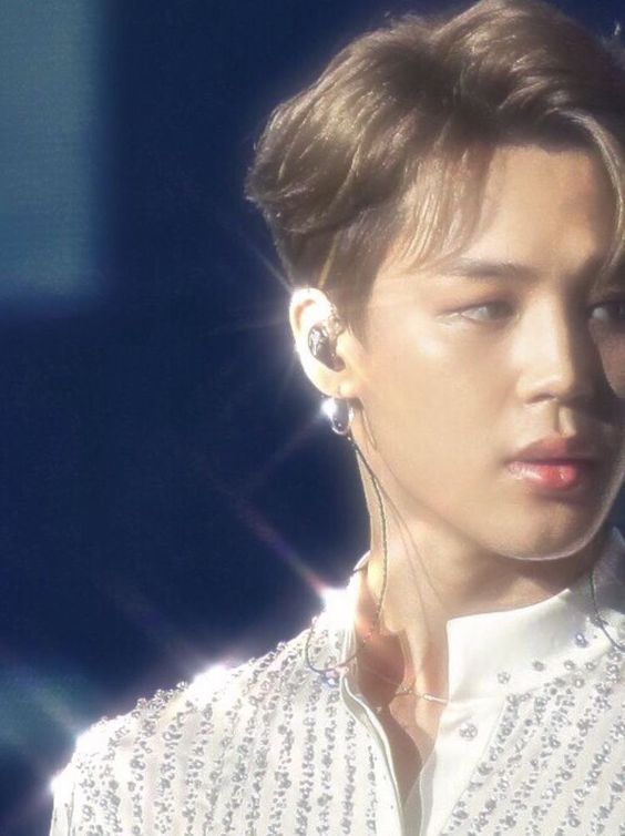 bangmonstarr's tweet photo. @armyxbangtan__ @trinhers @borahaeee_tae Thank you for ga ♥I'm from Turkey♥ @BTS_twt  I want to say happy birthday to my angel. https://t.co/c0jqT2SrVZ