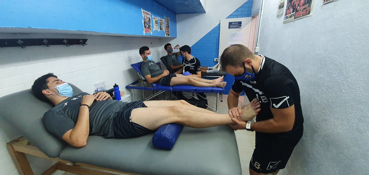 JD_Somorrostro's tweet photo. Después de la primera sesión ayer de la semana, queremos enseñaros como es el día en la sala de maquinas del SOMO¡¡¡
Tenemos la fortuna de tener dos craks que miman a los jugadores como nunca¡¡¡¡
Asi es facil seguir creciendo https://t.co/7lhKSyJKAS