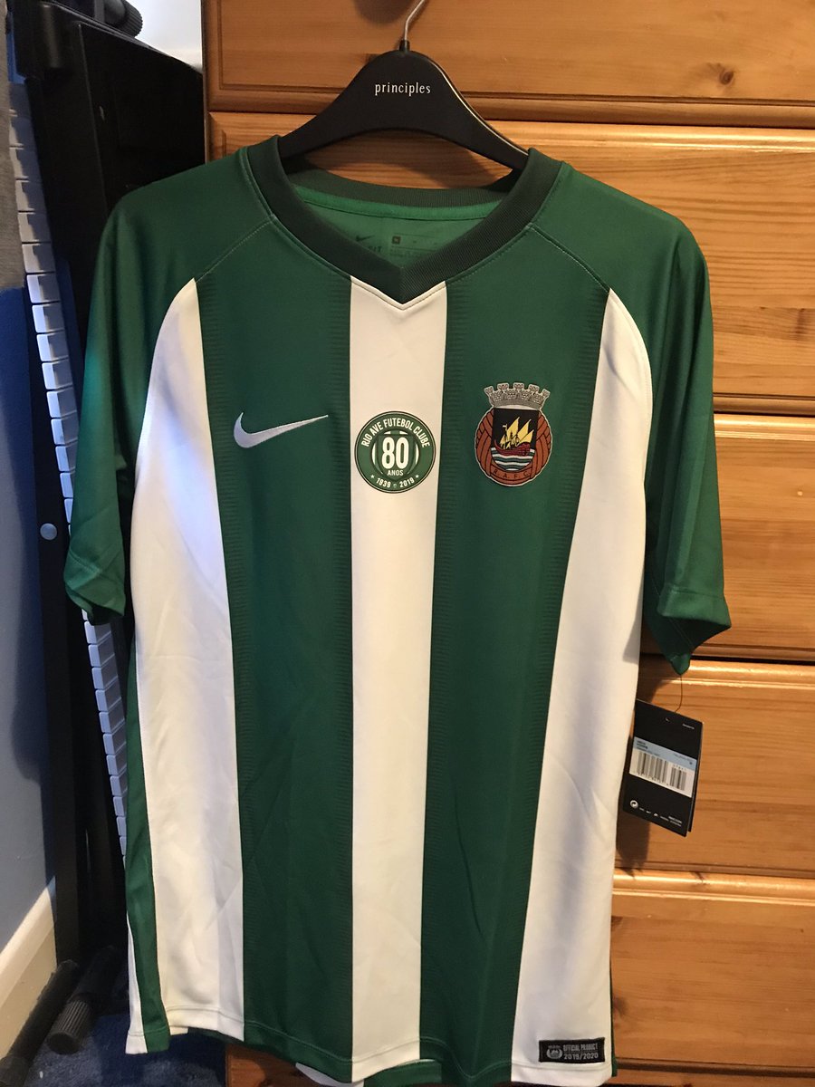 FMOverload_'s tweet image. The hunt is over!!!

I’ve finally got myself a @RioAve_FC shirt!! 😍