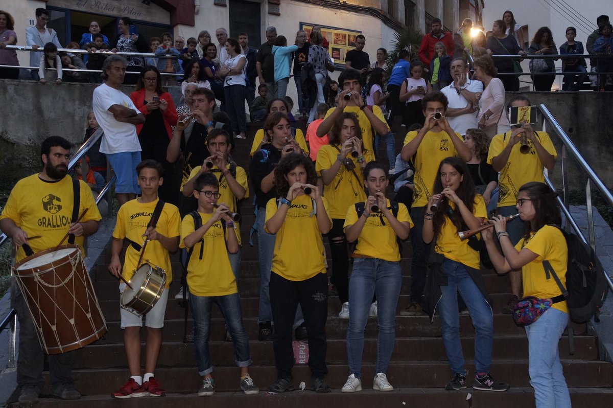 Radiomolins's tweet photo. Informatiu #molinsdereialdia: els Grallers faran el cercavila de #FMMolins el divendres a la tarda, que serà diferent per la #COVID19 @GRALLIOLI https://t.co/Qv5NPyUuuj https://t.co/ISsmyDttk9